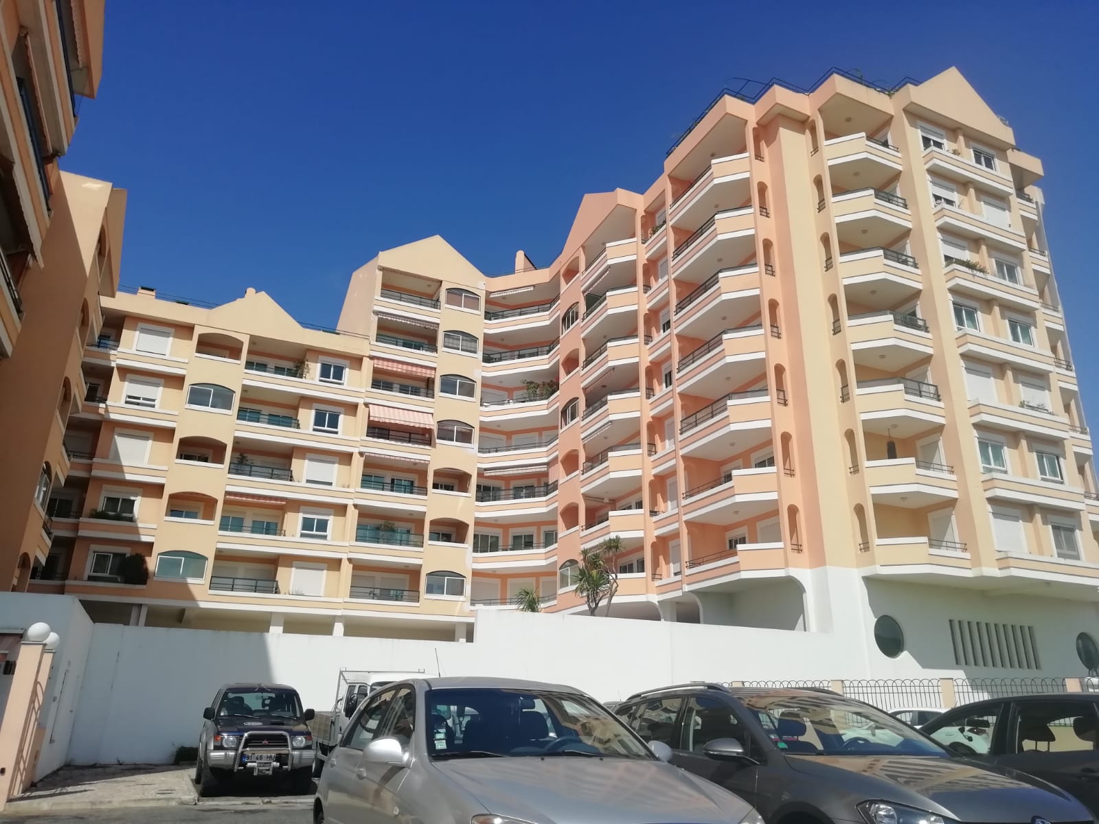 Edifício intervencionado em trabalho de fachada