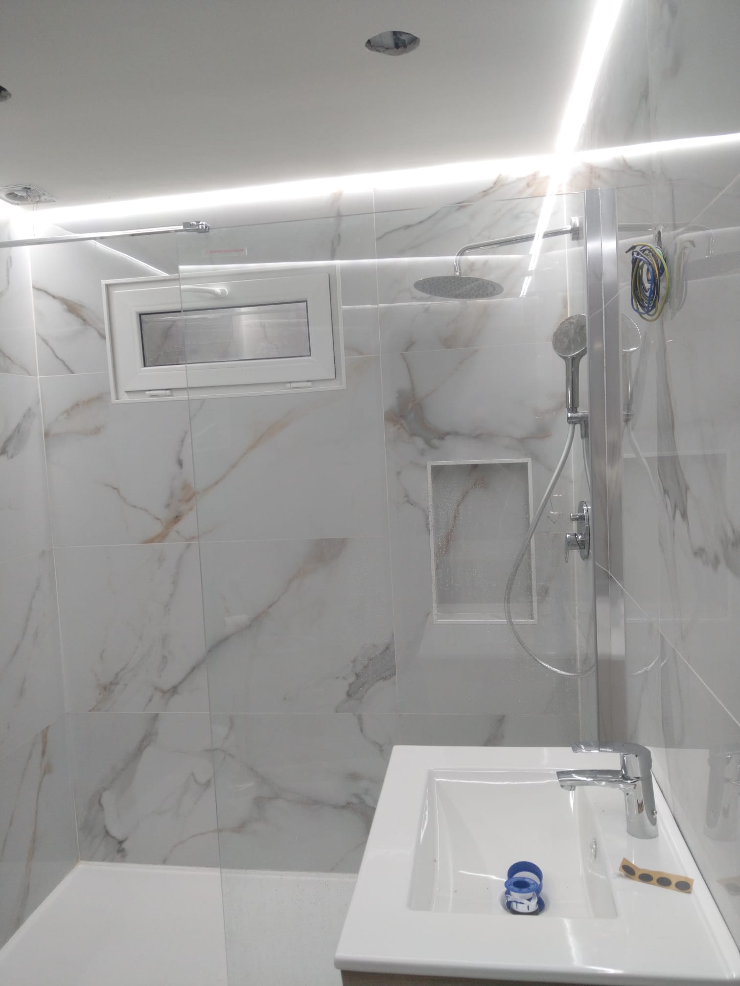 Casa de banho remodelada pela EMX Obras
